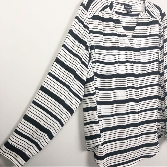 TORRID | Black & White Striped Blouse Women’s Plus Size 1X - Picture 3 of 8